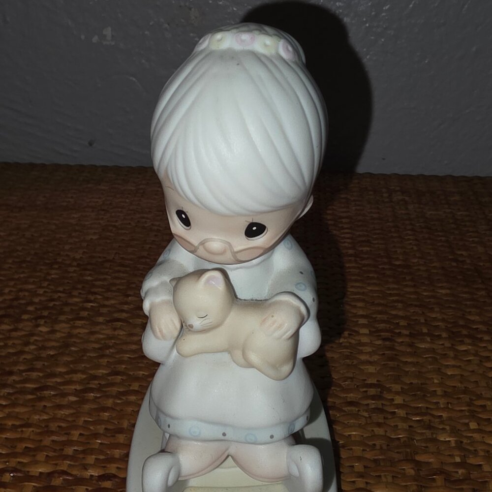 Precious Moments 1979 "The Purr-fect Grandma" Figurine